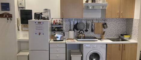 Fridge, microwave, stovetop, coffee/tea maker