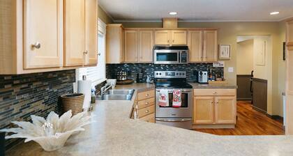 Cozy Countryside Home on River in Wine Country!!!