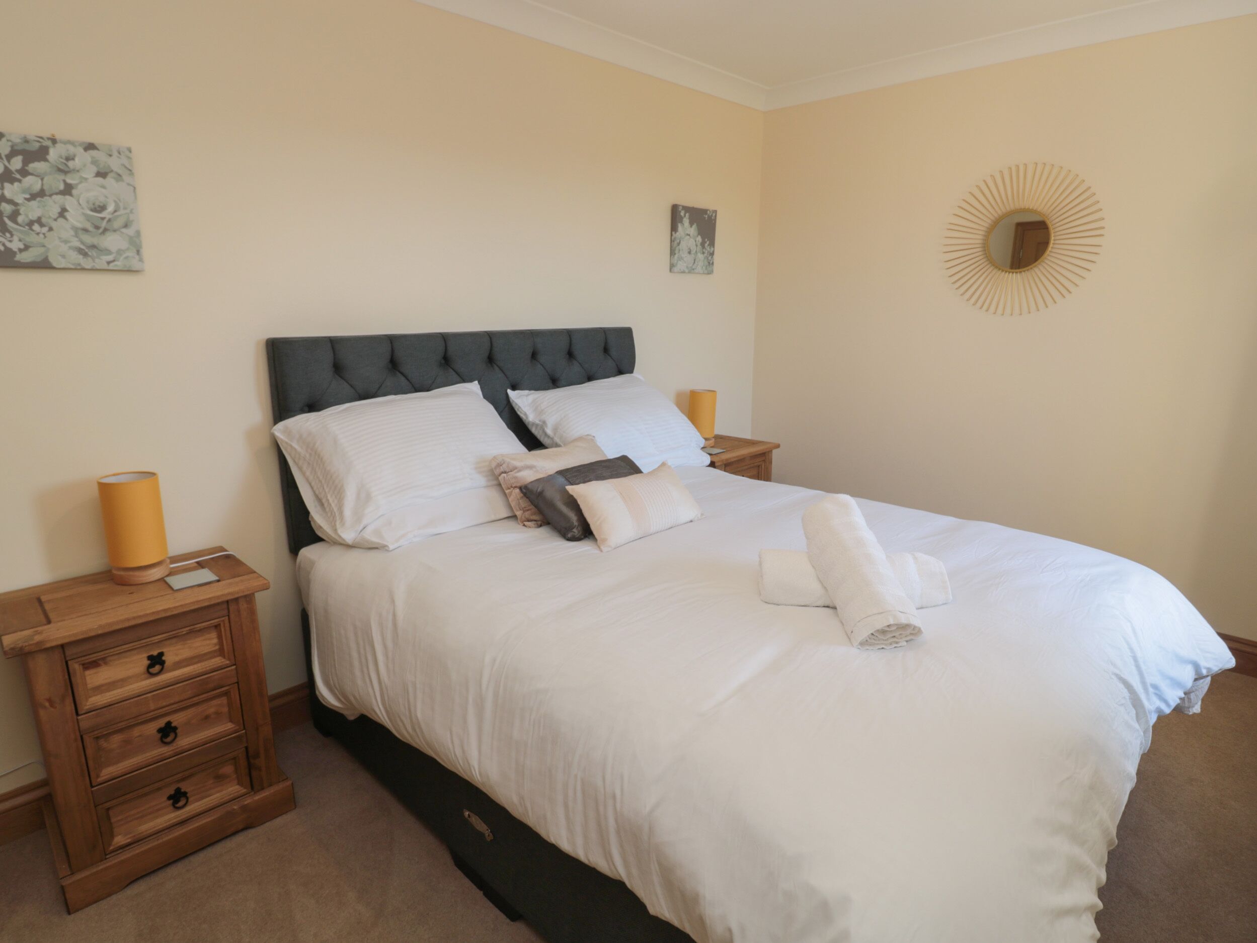 Cottage | 2 bedrooms, individually decorated, individually furnished, free WiFi