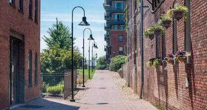 Luxurious Downtown Waterfront Loft w/ Balcony
