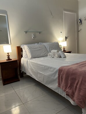 3 slaapkamers, een strijkplank/strijkijzer, wifi, beddengoed