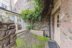 Exterior detail - Gorgeous Georgian family friendly property, central Kirkby Lonsdale with parking and EV charger (Kirkby Lonsdale)
