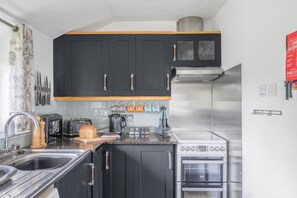 Fridge, microwave, oven, stovetop - Romantic getaway, little two bed, two bath barn conversion with amazing views & parking (Ambleside)