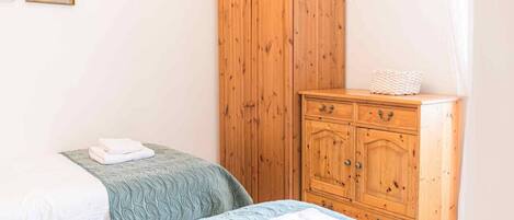 2 chambres, fer et planche à repasser, lit parapluie, Wi-Fi gratuit