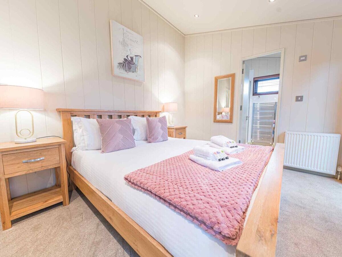 2 slaapkamers, een strijkplank/strijkijzer, gratis wifi, beddengoed
