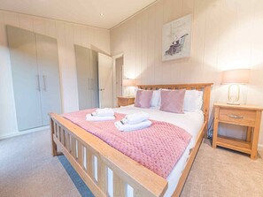 2 slaapkamers, een strijkplank/strijkijzer, gratis wifi, beddengoed