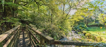 Space galore, an acre of gardens and four bedrooms, Lakeland farmhouse with games room, free parking