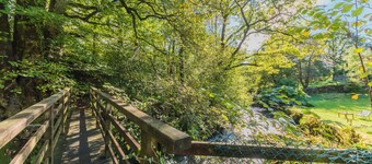 Space galore, an acre of gardens and four bedrooms, Lakeland farmhouse with games room, free parking