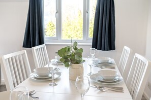 Dining - Two minute walk from the World of Beatrix Potter, apartment with parking (Bowness-on-Windermere)