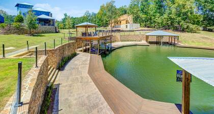 Beautiful waterfront lake guest house with guest boat docking area