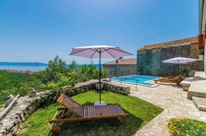 Property grounds - Holiday home with swimming pool and panoramic views (Crikvenica)