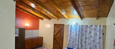 7 bedrooms, bed sheets