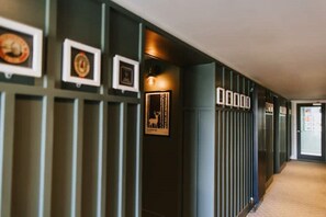 Interior - Takeover your own riverside pub & hotel sleeps 10-40 - Brigg White Hart (Brigg)