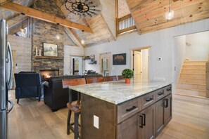 Interior - Luxury dog-friendly escape: Grin & Bear It Lodge (Ellijay)