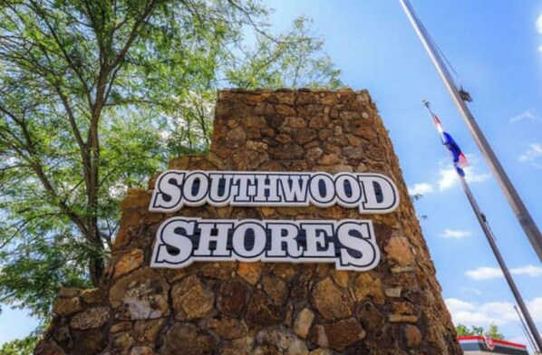 A stone wall with the text "Southwood Shores" on it.