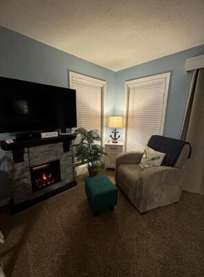 Smart TV, fireplace
