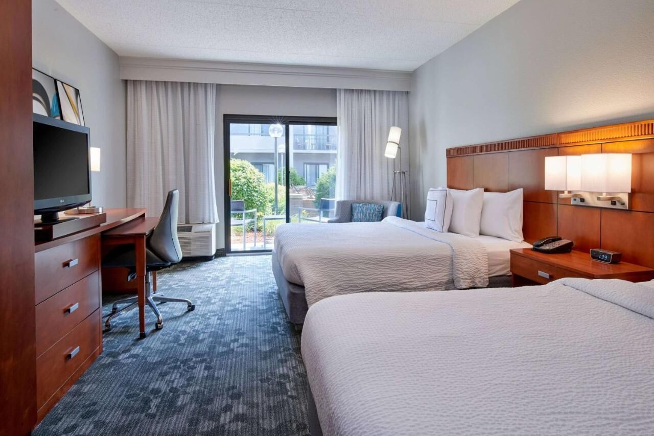 Excellent Choice! 2 Pet-friendly Units with View of the Courtyard, Swimming Pool