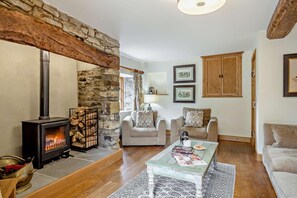 Fireplace - 3 Bed in Croyde (oc-s27761) (Croyde)