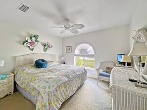 3 makuuhuonetta, työpöytä, silitysrauta/-lauta, Wi-Fi