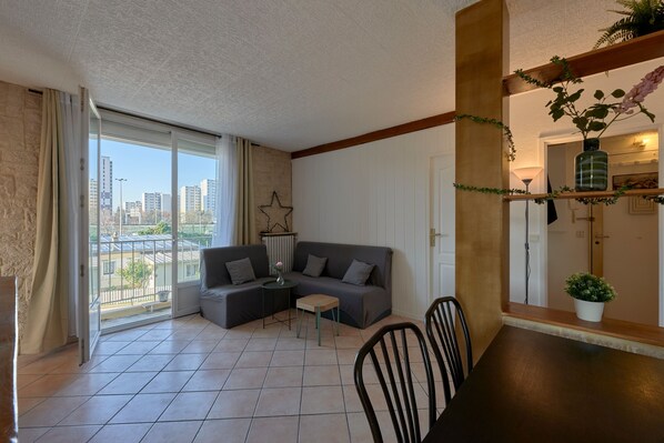 Télévision, chaîne hi-fi