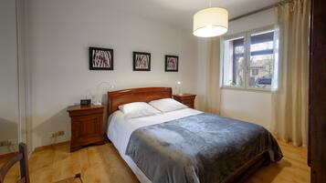 3 bedrooms, iron/ironing board, free WiFi