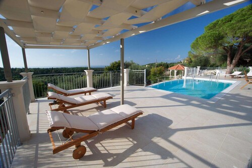 Vryonis - Four Bedroom Villa, Sleeps 8