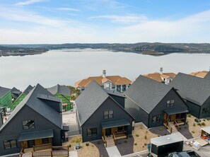 Exterior - PROMO 10% OFF Indoor - Outdoor Pools! Lux Lake Views! Hot Tub! (Hollister)