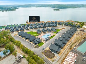 Exterior - PROMO 10% OFF Indoor - Outdoor Pools! Lux Lake Views! Hot Tub! (Hollister)