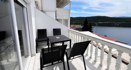 Apartments Mešić / II Apartment with Balcony and Sea View for 5