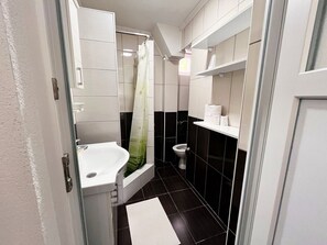 Shower, towels