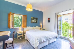 5 bedrooms, iron/ironing board, free WiFi, bed sheets