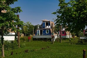 Trailer, 2 quartos, sacada | Fachada