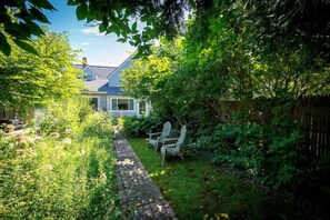 Property grounds - Large 4BR House Downtown Bar Harbor! [Eden Garden] (Bar Harbor)