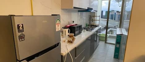 Business Apartment | Private kitchen | Fridge, microwave