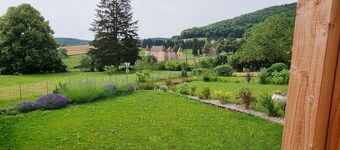 Quiet house in the Morvan with beautiful view of the Château de Ménessaire.