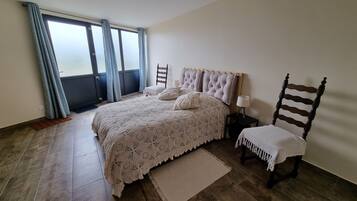 1 slaapkamer, een strijkplank/strijkijzer, gratis wifi, beddengoed