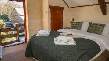 3 bedrooms, individually decorated, individually furnished, free WiFi