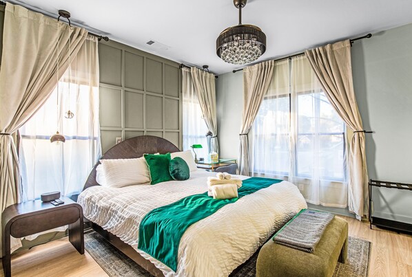 2 bedrooms, desk, iron/ironing board, travel crib