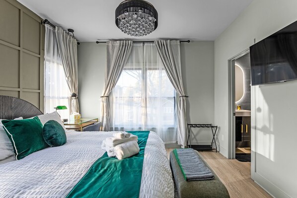 2 Schlafzimmer, Schreibtisch, Bügeleisen/Bügelbrett, Reisekinderbett