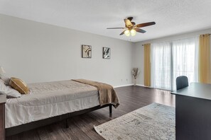 2 habitaciones, tabla de planchar con plancha, wifi y ropa de cama 