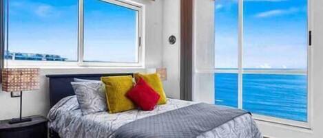 2 bedrooms, iron/ironing board, WiFi