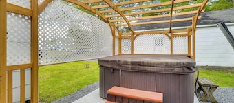 Near Parks & Lakes: Blakeslee Home w/ Private Yard