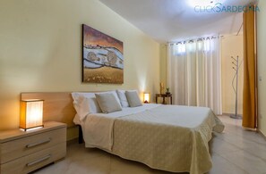 7 chambres, fer et planche à repasser, Wi-Fi, draps fournis