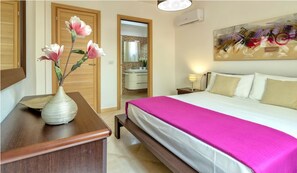7 slaapkamers, een strijkplank/strijkijzer, wifi, beddengoed
