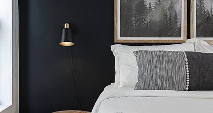 Cozy Cleveland Retreat Near Stadium, Downtown and Cleveland Clinic