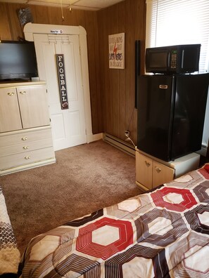 2 quartos, cofres nos quartos, escrivaninha