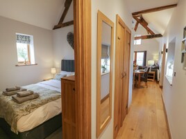 2 bedrooms, individually decorated, individually furnished, free WiFi