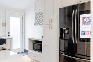 Interior - Luxe Modern Hideaway in Downtown Decatur - 1BR 1BA (Decatur)