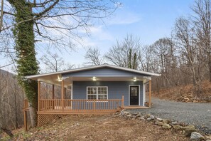 Exterior - Cozy Mountain Cabin  (Stanardsville)