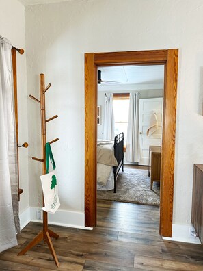 3 habitaciones, tabla de planchar con plancha, cuna de viaje y wifi